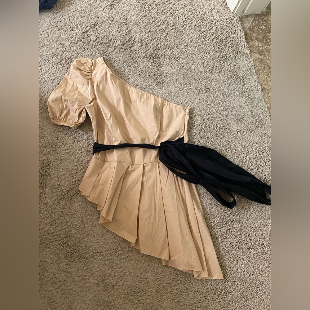 Venus one shoulder shirt